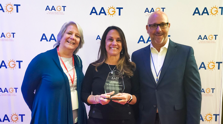Kimberly Lansdowne receives AAGA award